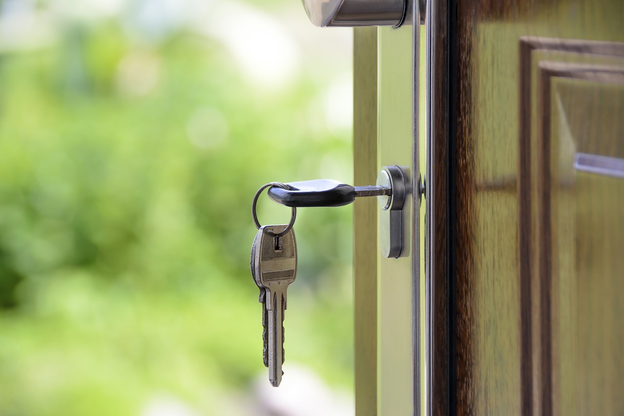 house-keys-the-door-1407562